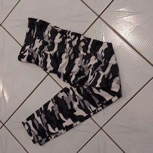 4/$60 Black, White & Gray Camouflage Leggings - Size XL